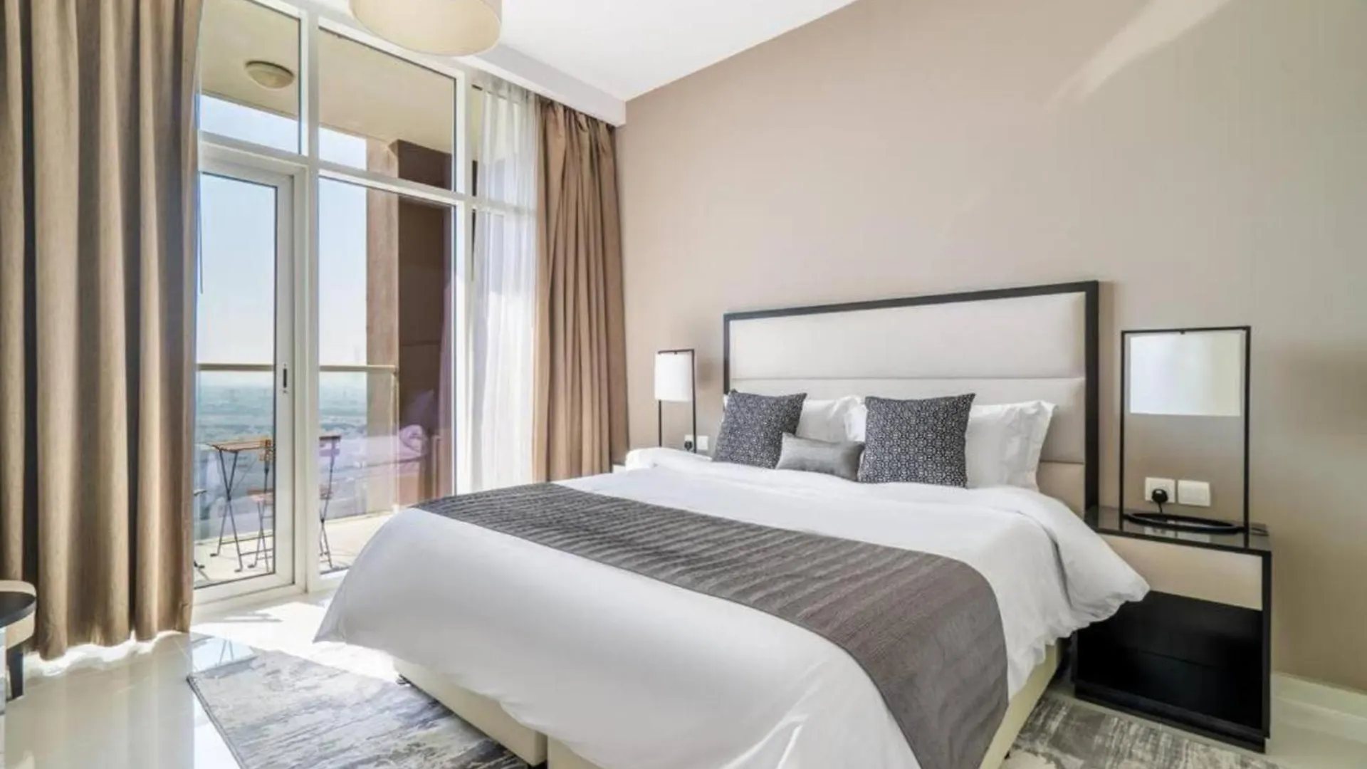 Exquisite 1Bedroom With City Views Dubai