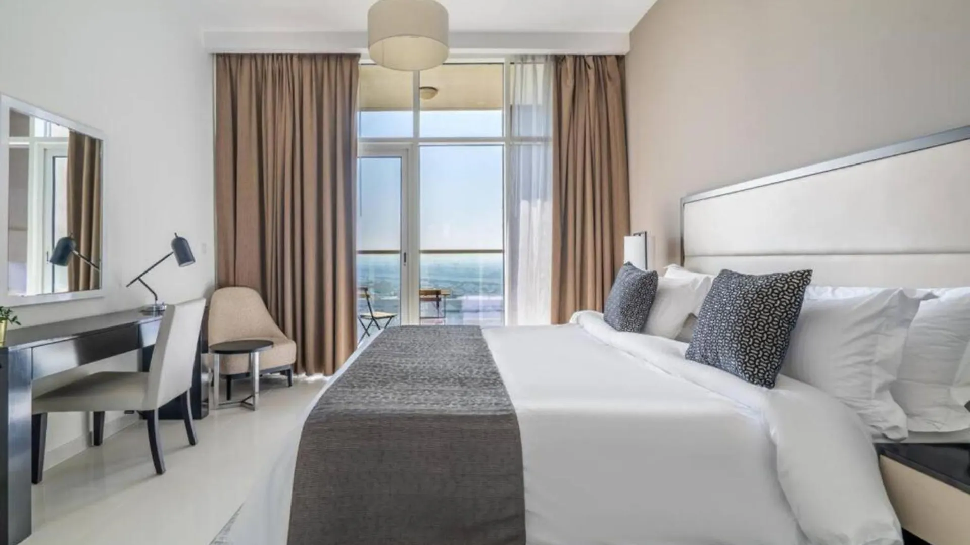 Exquisite 1Bedroom With City Views Dubai