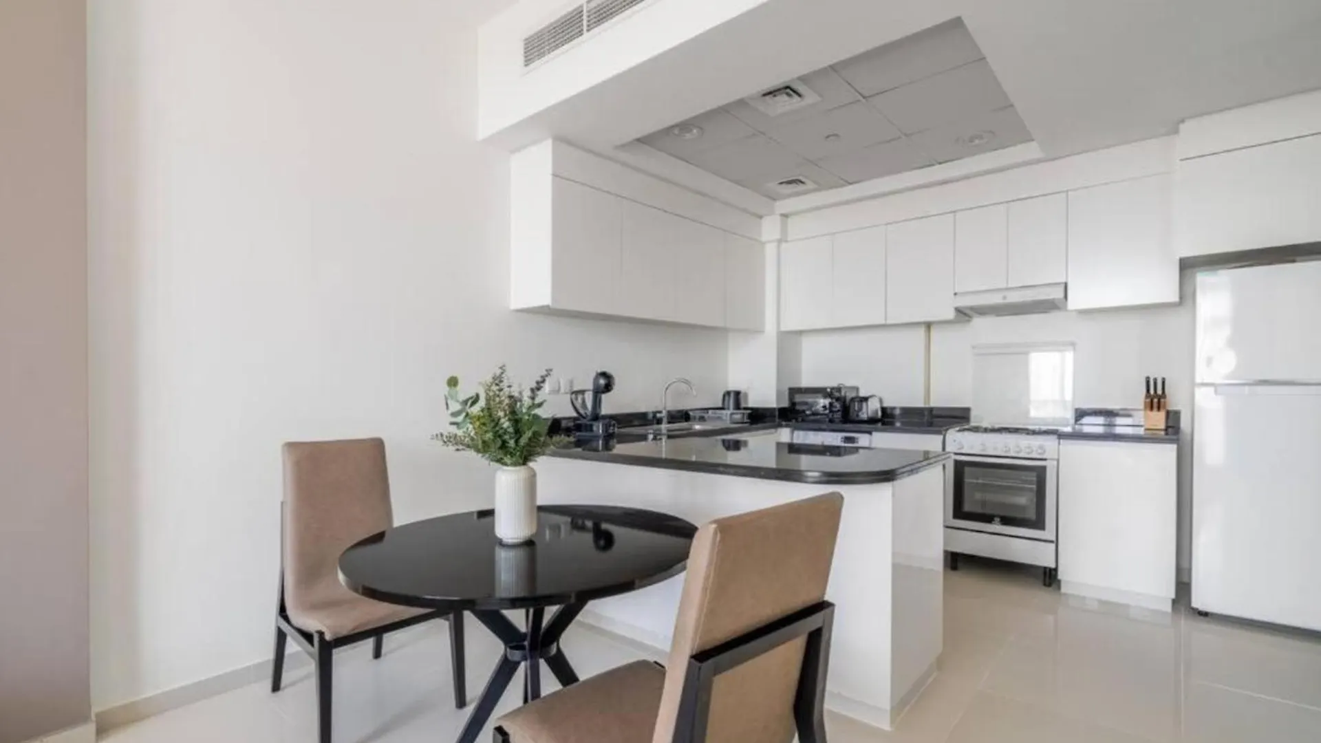 Exquisite 1Bedroom With City Views Dubai Apartment