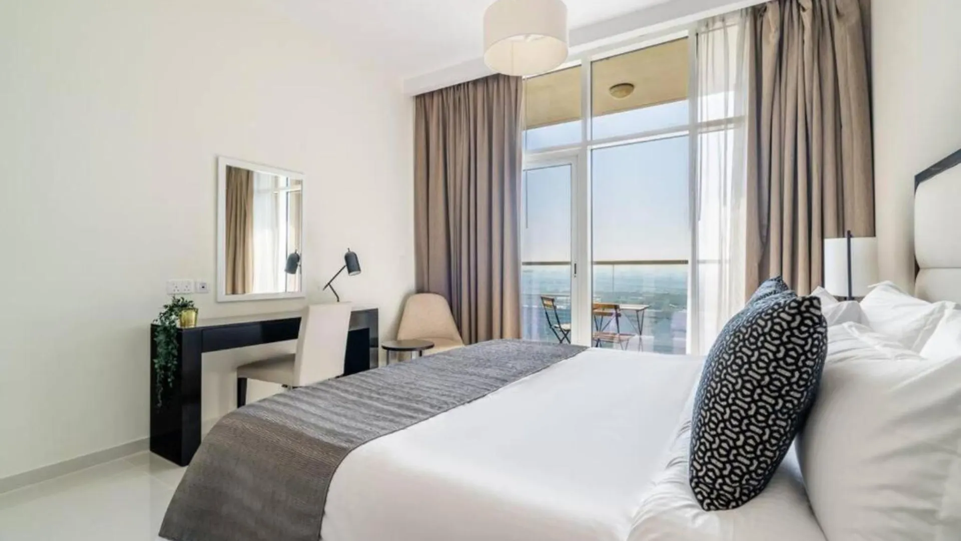 Exquisite 1Bedroom With City Views Dubai Apartment